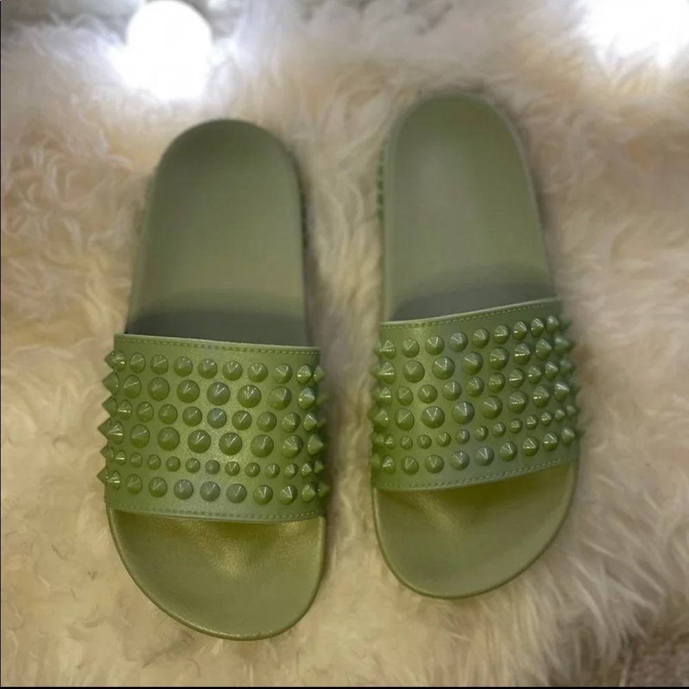 Green women’s slides